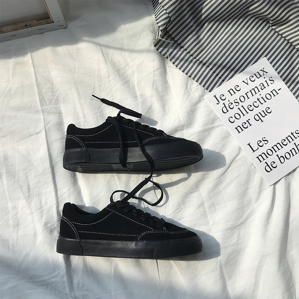 Ανδρικά πάνινα παπούτσια σε δύο χρώματα κατάλληλα για τη  καθημερινή ζωή