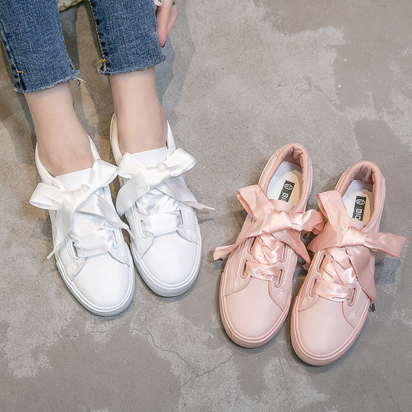 Γυναικεία πάνινα παπούτσια σε ένα πολύχρωμο οτίβο