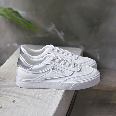 Αθλητικά γυναικεία παπούτσια σε διάφορα χρώματα