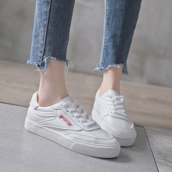 Αθλητικά γυναικεία παπούτσια σε διάφορα χρώματα