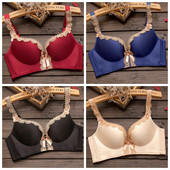 Σύγχρονο γυναικείο σουτιέν σε τέσσερα χρώματα με δαντέλα