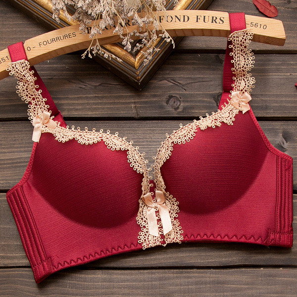 Σύγχρονο γυναικείο σουτιέν σε τέσσερα χρώματα με δαντέλα