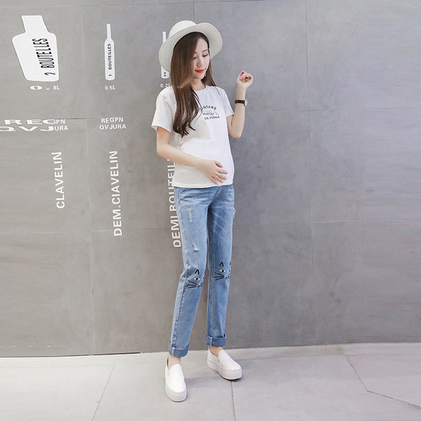 Μοντέρνα τζιν για εγκύους με κεντήματα