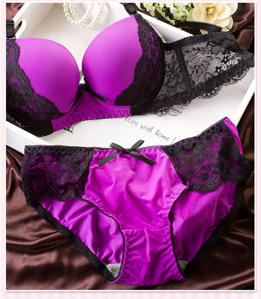 Κομψή σειρά εσωρούχων κυρίες σε διάφορα χρώματα