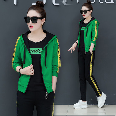 Αθλητικό σετ  με επιγραφές σε τέσσερα χρώματα