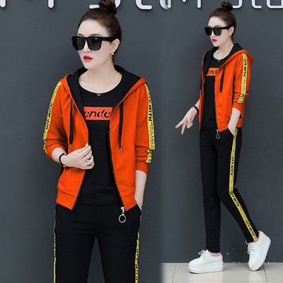 Αθλητικό σετ  με επιγραφές σε τέσσερα χρώματα