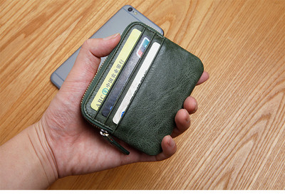 Ανδρικό πορτοφόλι σε τέσσερα χρώματα