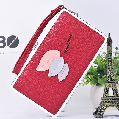 Γυναικείο πορτοφόλι με στοιχεία 3D σε διάφορα χρώματα