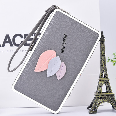 Γυναικείο πορτοφόλι με στοιχεία 3D σε διάφορα χρώματα