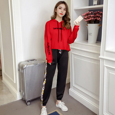 Αθλητική γυναικεία φόρμα με επιγραφές σε τρία χρώματα