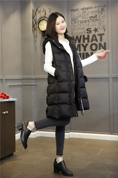 Μακρύ γυναικείο μπουφάν με κουκούλα και κατωφέρεια σε μαύρο χρώμα