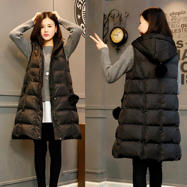 Μακρύ γυναικείο μπουφάν με κουκούλα και κατωφέρεια σε μαύρο χρώμα