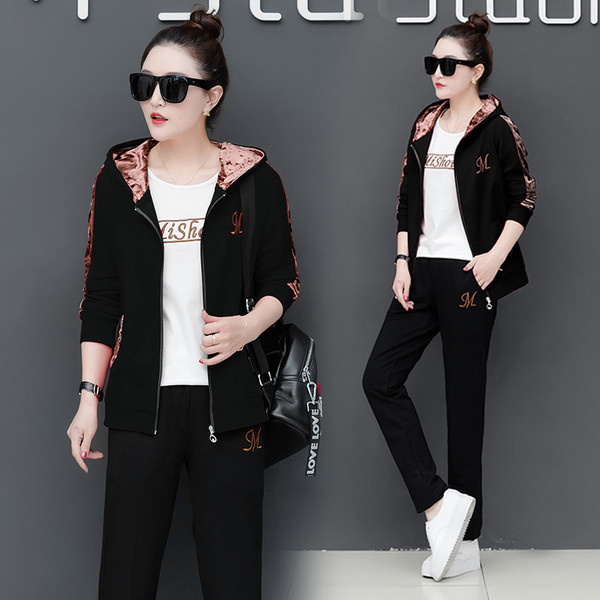 Γυναικεία αθλητικά σύνολα τριών τεμαχίων με κεντήματα σε διάφορα χρώματα