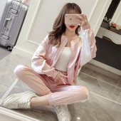 Γυναικεία αθλητικά σύνολα σε τρία χρώματα