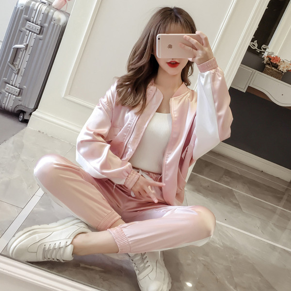 Γυναικεία αθλητικά σύνολα σε τρία χρώματα