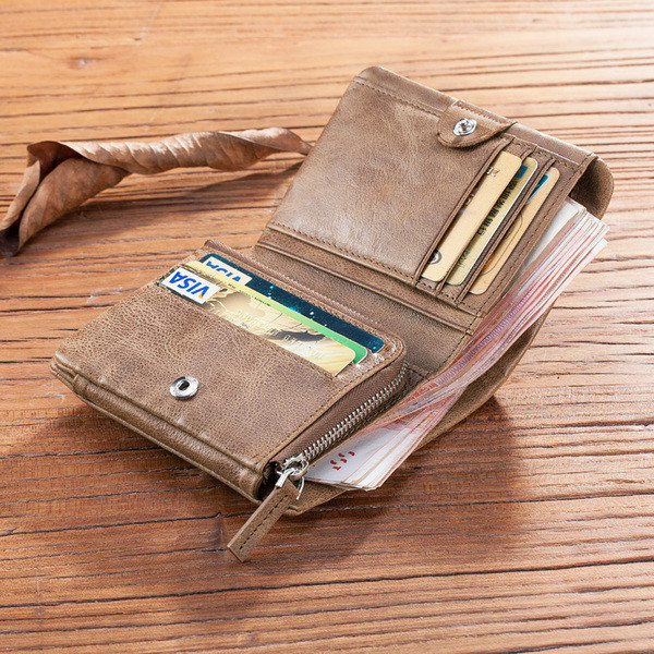 Πρακτικό ανδρικό πορτοφόλι σε διάφορα χρώματα