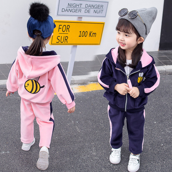 Παιδικό σετ σε διάφορα χρώματα με κεντήματα