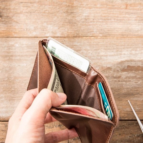 Portofel barbatesc modern din piele ecologica in doua culori