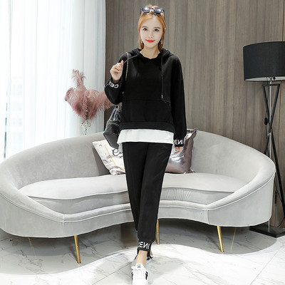 Γυναικεία αθλητικά σετ με μαύρες επιγραφές