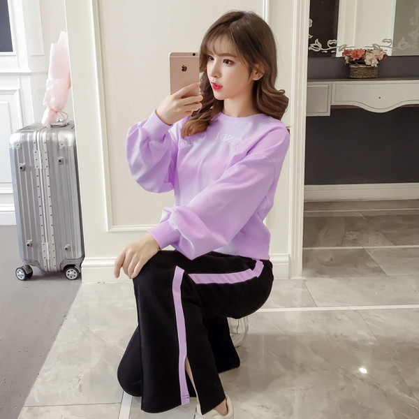 Γυναικεία αθλητικά σύνολα  σε διάφορα χρώματα