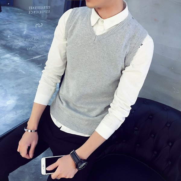 Μοντέρνο ανδρικό γιλέκο με λεμόκοψη σε σχήμα V