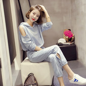 Μοντέρνα αθλητική φόρμα σε μαύρο και γκρι χρώμα