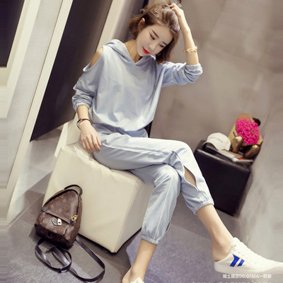 Μοντέρνα αθλητική φόρμα σε μαύρο και γκρι χρώμα