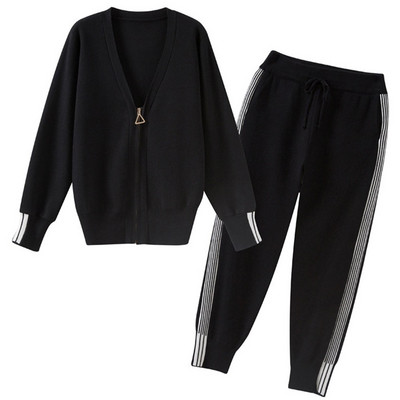 Γυναικεία αθλητικά σύνολα σε μαύρο και κόκκινο σε δύο μέρη