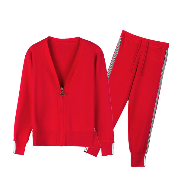 Γυναικεία αθλητικά σύνολα  σε μαύρο και κόκκινο σε δύο μέρη 