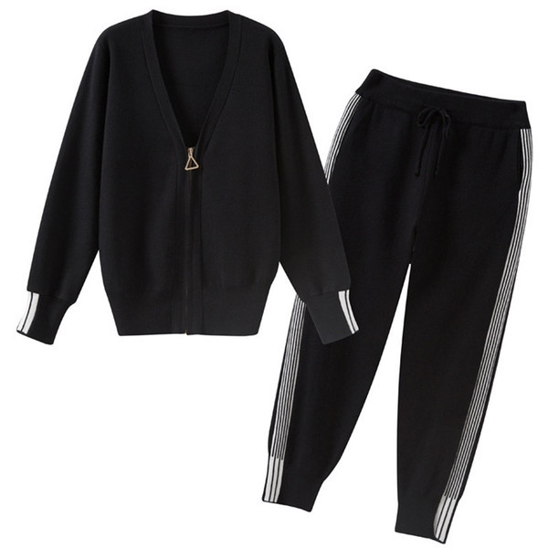 Γυναικεία αθλητικά σύνολα  σε μαύρο και κόκκινο σε δύο μέρη 