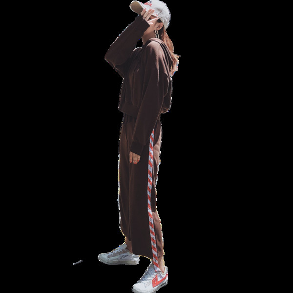 Μοντέρνο γυναικείο σύνολο με πλευρική μπορντούρα σε τρία χρώματα