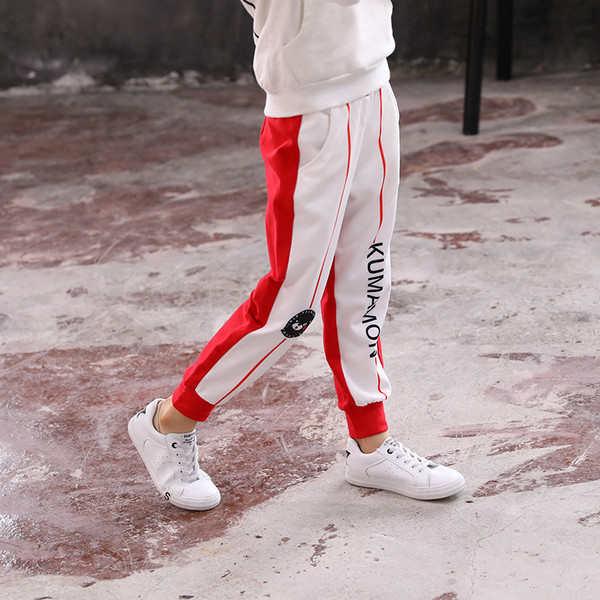 Παιδική φόρμα  σε ανοιχτό χρώμα με επιγραφή