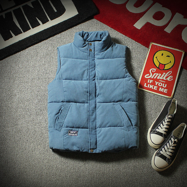 Vesta barbateasca cu nasturi metalici in mai multe culori