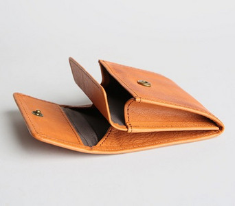 Πρακτικό ανδρικό πορτοφόλι σε διάφορα χρώματα