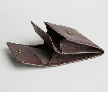 Πρακτικό ανδρικό πορτοφόλι σε διάφορα χρώματα