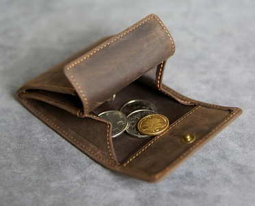 Πρακτικό ανδρικό πορτοφόλι σε διάφορα χρώματα