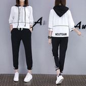 Αθλητικό γυναικείο σετ με επιγραφές δύο χρωμάτων