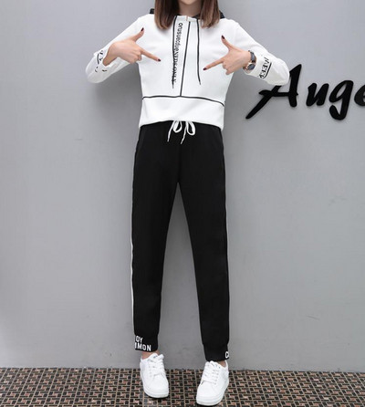 Αθλητικό γυναικείο σετ με επιγραφές δύο χρωμάτων