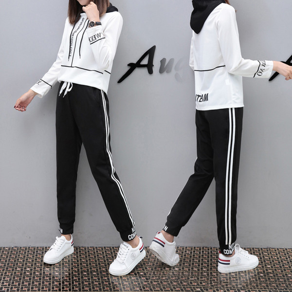 Αθλητικό γυναικείο σετ με επιγραφές δύο χρωμάτων