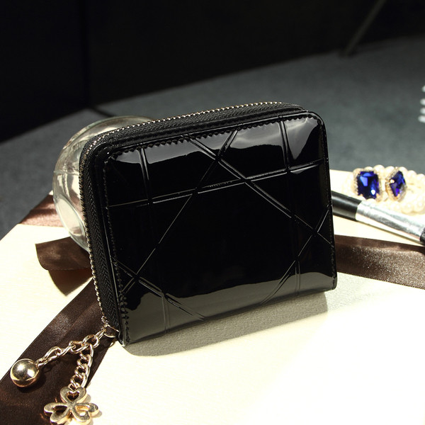 Portofel mic de dama din piele lacuita in mai multe culori