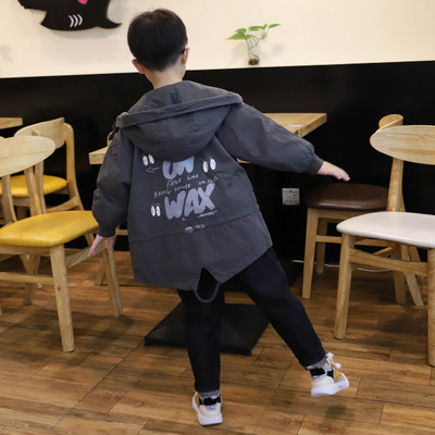 Παιδικό μπουφάν για αγόρια με κουκούλα και επιγραφή