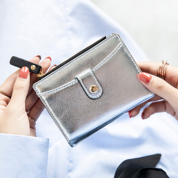 Дамски малък портфейл в няколко цвята подходящ за ежедневието