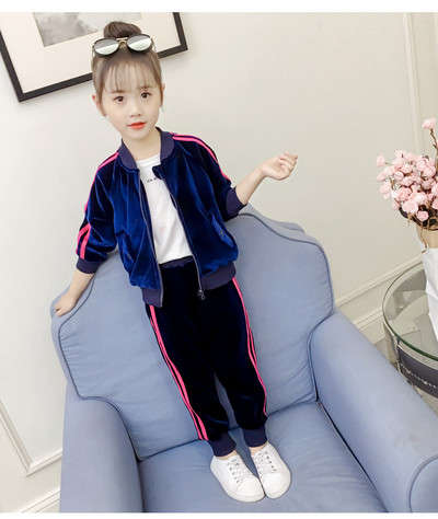 Детски комплект за момичета в няколко цвята с надпис и цветен кант