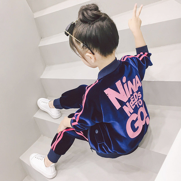 Детски комплект за момичета в няколко цвята с надпис и цветен кант