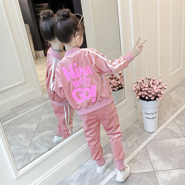 Детски комплект за момичета в няколко цвята с надпис и цветен кант