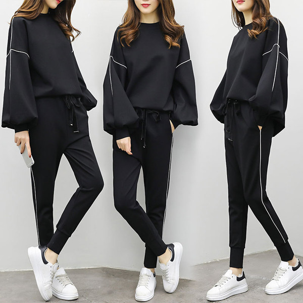Set sport de damă de culoare neagră în două părți - hanorac cu mâneci largi și trening cu talie elastică