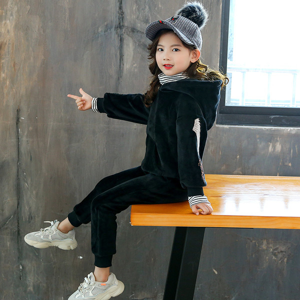 Set zilnic pentru copii cu broderie colorata