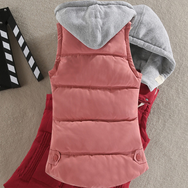 Μοντέρνο γυναικείο γιλέκο με κουκούλα  σε μερικά χρώματα