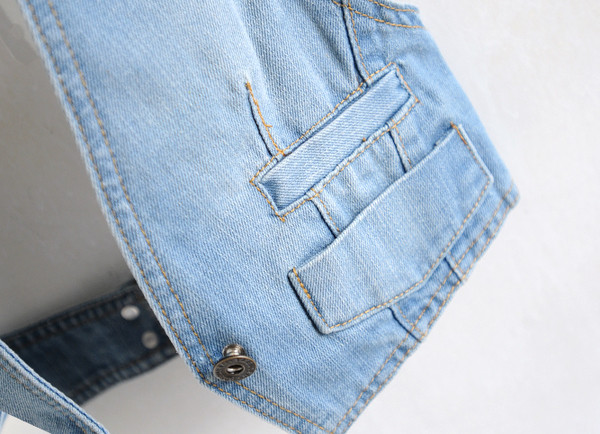 Γυναικείο τζιν γιλέκο  με κουκούλα