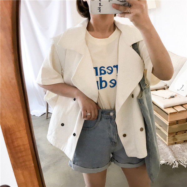 Καθημερινό γυναικείο γιλέκο με κουμπιά σε δύο χρώματα